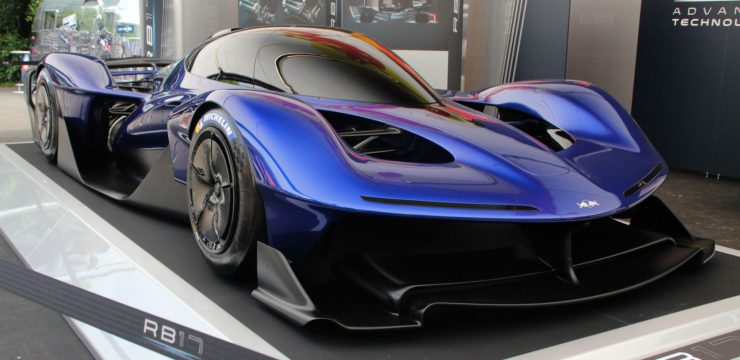 Топ самых дорогих и роскошных автомобилей премиум-класса 2025 года - 1
