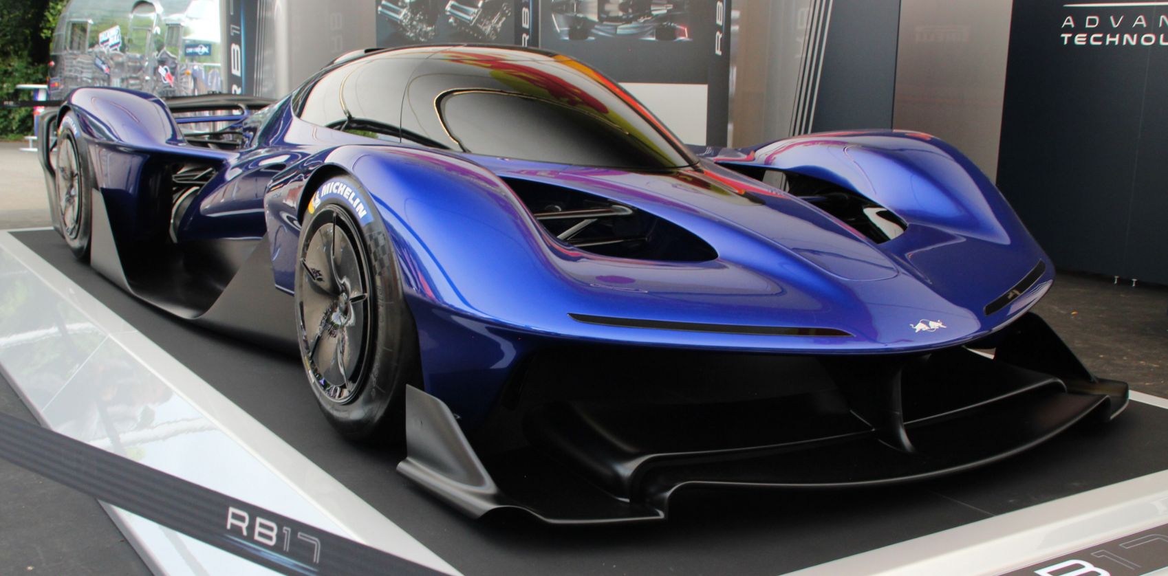 Топ самых дорогих и роскошных автомобилей премиум-класса 2025 года - 1